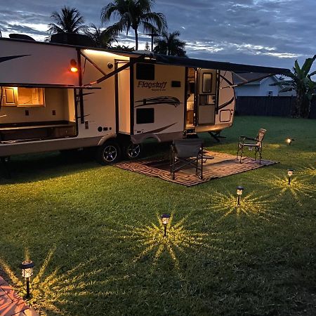 Cozy Camper - Free Parking Hotel Miami Ngoại thất bức ảnh