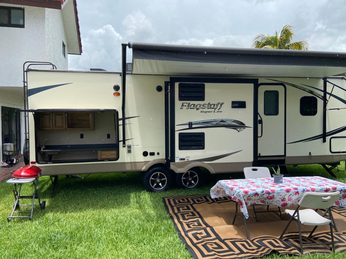 Cozy Camper - Free Parking Hotel Miami Ngoại thất bức ảnh