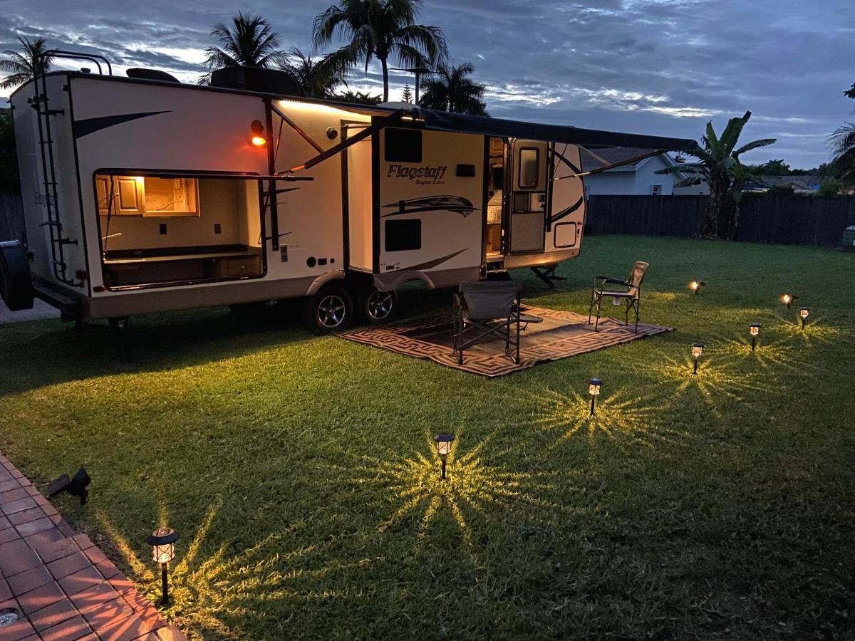 Cozy Camper - Free Parking Hotel Miami Ngoại thất bức ảnh